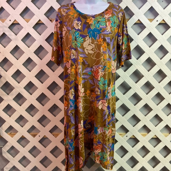 LOGO by Lori Goldstein Petite Printed Pleated Hemline Dress Salted Caramel MP - Picture 2 of 7